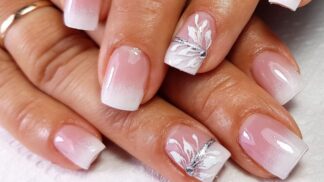 Accredited Gel Nails Course.