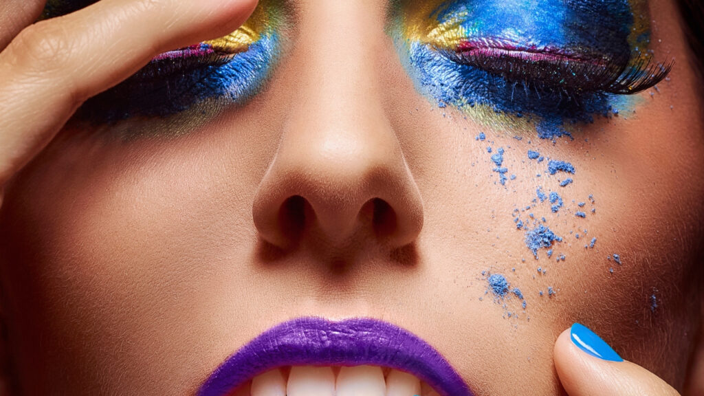 Blue eye make up