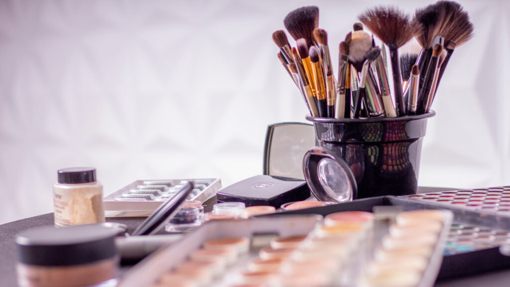 Make up brishes and make up palette